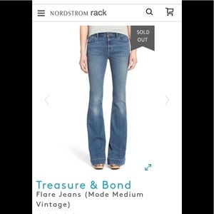 NWT mid rise skinny flair destroyed Jeans